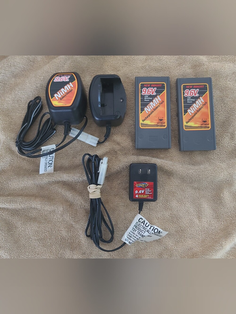 New Bright 9.6V NiMH Battery Charger and PacksNew Bright 9.6 Volts 1200 Bundle